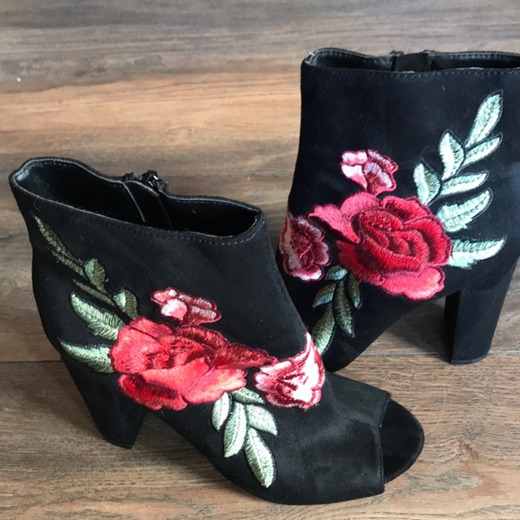 NWOT Size 7 Faux suede high heel open toe boots - Picture 2 of 4